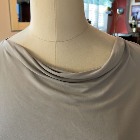 Chic made in Italy 🇮🇹 Cowl neck ARMANI COLLEZIONI Blouse moves 💃 with you! 🧑🎨 👀 - Picture 3 of 16